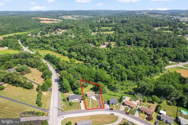 14 WATERFRONT DR, Hanover, PA 17331