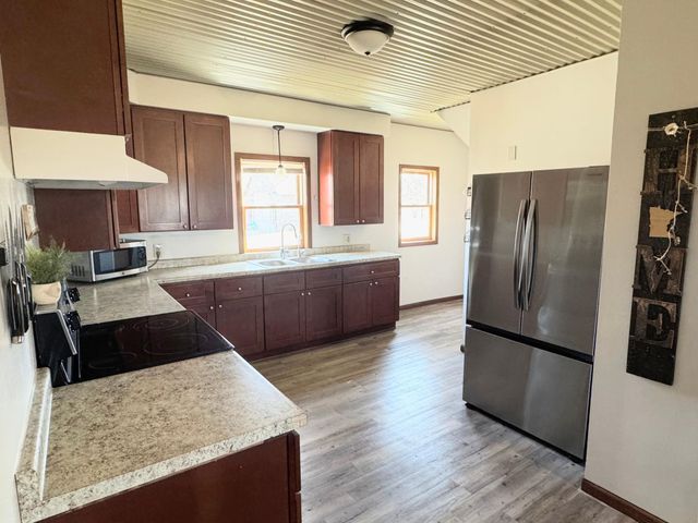 22598 700th Avenue, Albert Lea, MN 56007