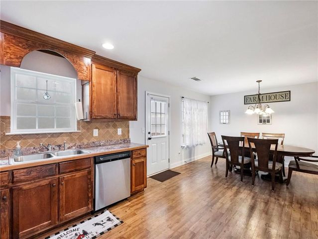 8258 Mountain Glen Drive, Clermont, GA 30527