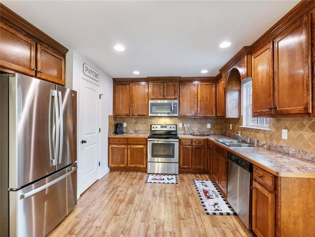 8258 Mountain Glen Drive, Clermont, GA 30527