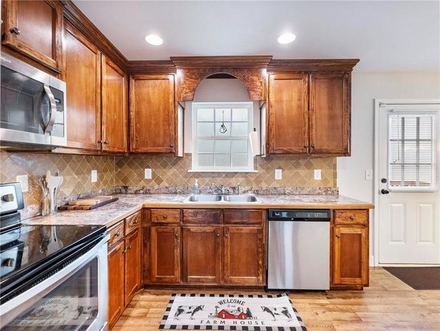 8258 Mountain Glen Drive, Clermont, GA 30527