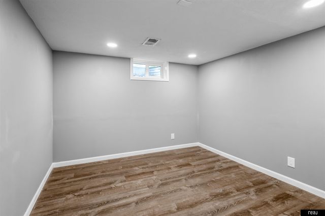2815 S 102nd Street, Omaha, NE 68124