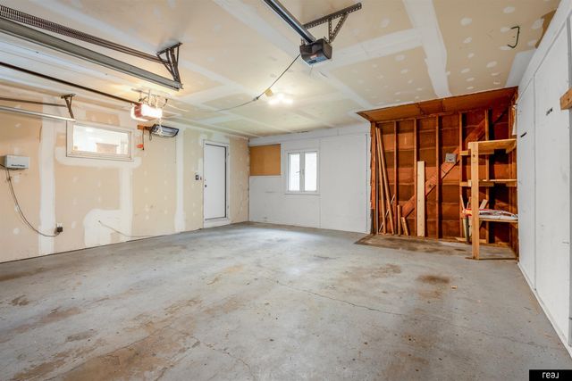 2815 S 102nd Street, Omaha, NE 68124