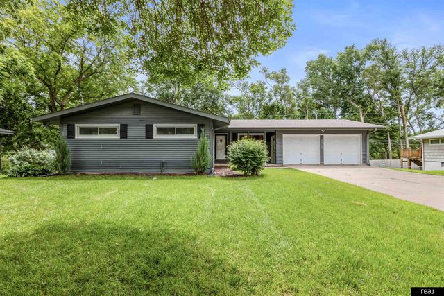2815 S 102nd Street, Omaha, NE 68124