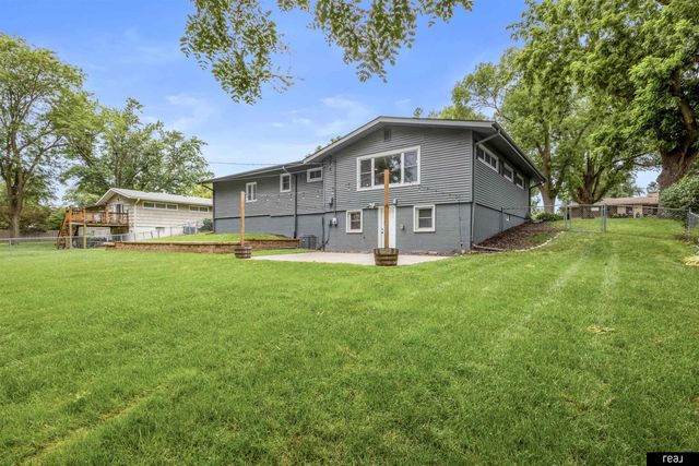 2815 S 102nd Street, Omaha, NE 68124