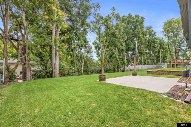 2815 S 102nd Street, Omaha, NE 68124