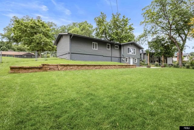 2815 S 102nd Street, Omaha, NE 68124