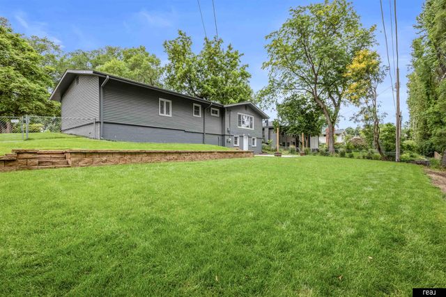 2815 S 102nd Street, Omaha, NE 68124