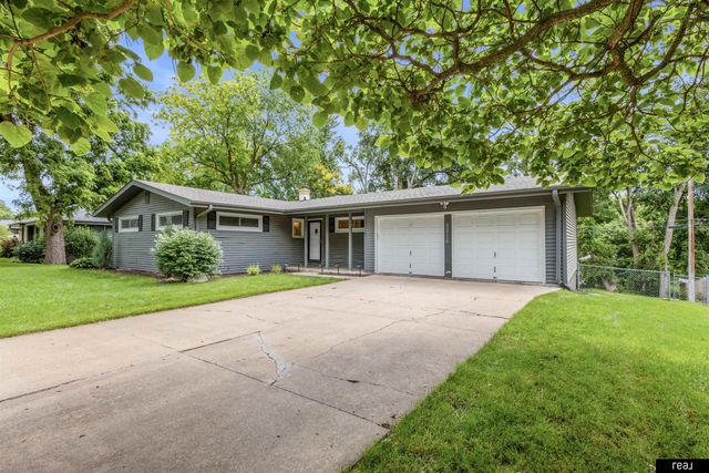 2815 S 102nd Street, Omaha, NE 68124
