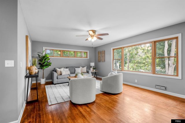 2815 S 102nd Street, Omaha, NE 68124