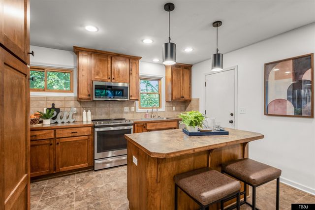 2815 S 102nd Street, Omaha, NE 68124
