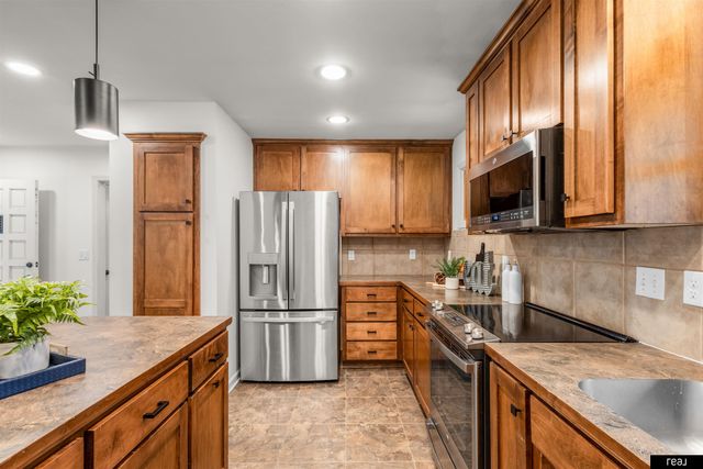 2815 S 102nd Street, Omaha, NE 68124