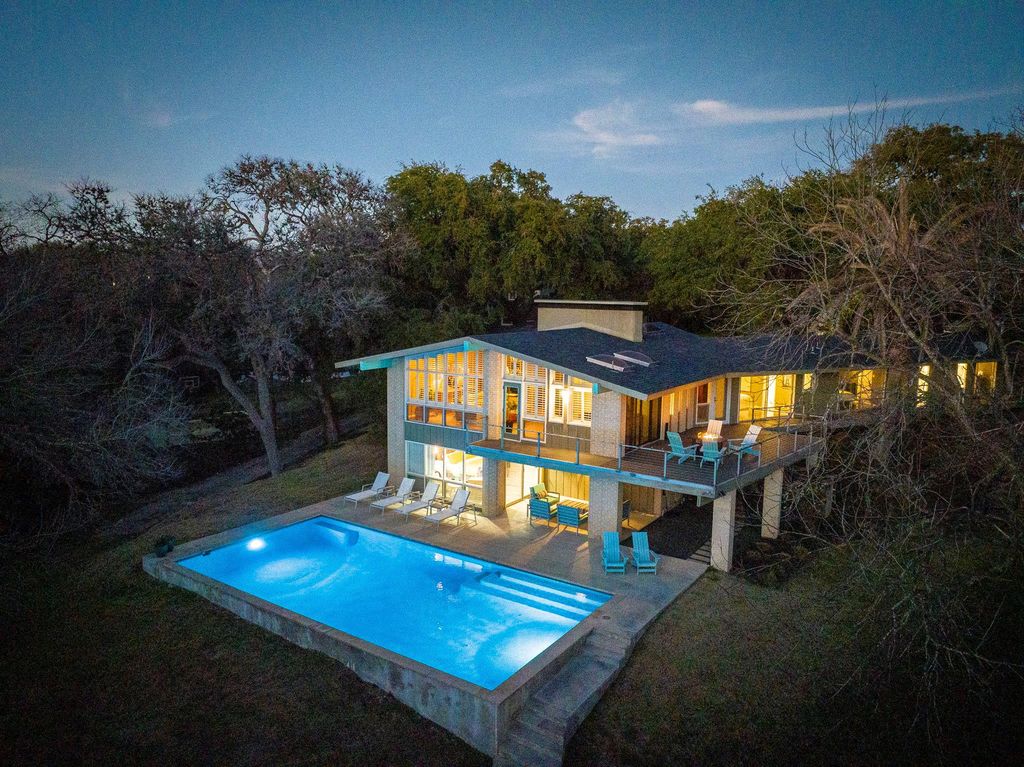 206 S Heideke ST, Seguin, TX 78155