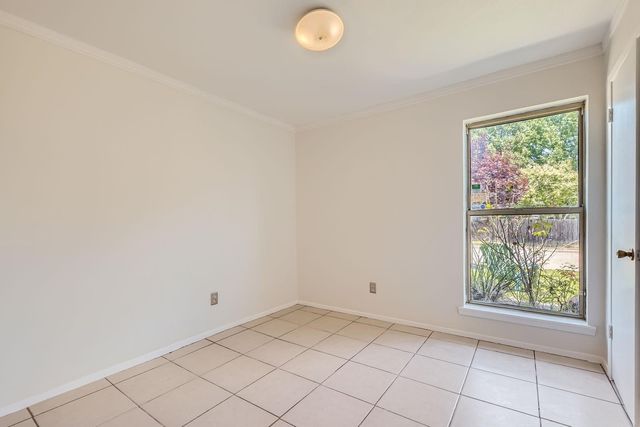 1302 N San Saba Street, Grand Prairie, TX 75052