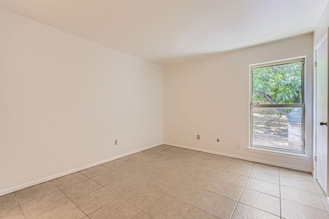 1302 N San Saba Street, Grand Prairie, TX 75052