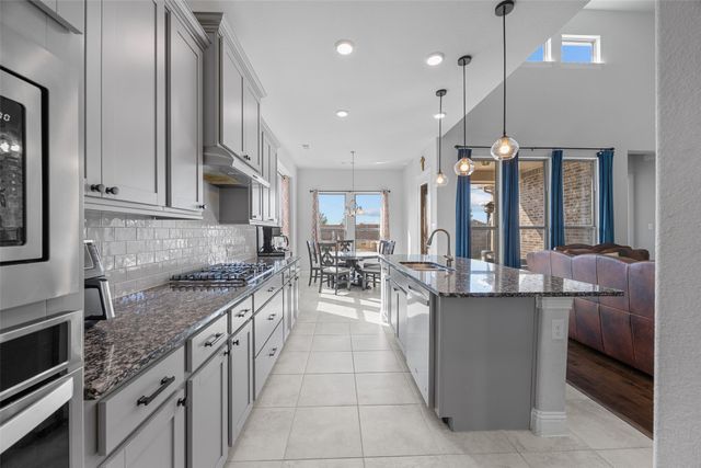 2807 Newsom Ridge Drive, Mansfield, TX 76063