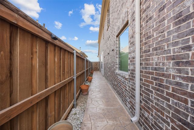 2807 Newsom Ridge Drive, Mansfield, TX 76063