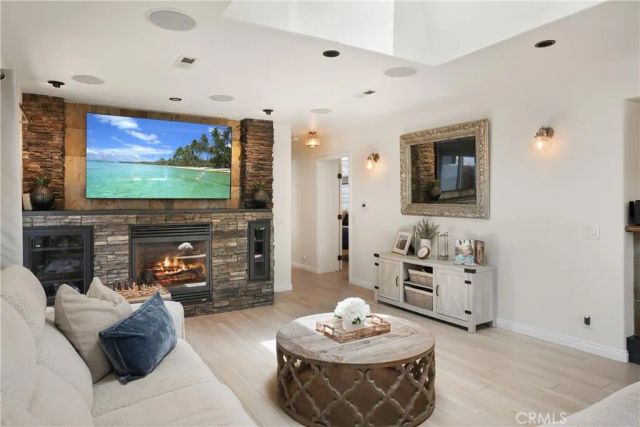 142 Liberty, Newport Beach, CA 92660