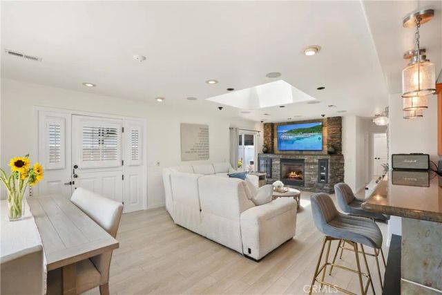 142 Liberty, Newport Beach, CA 92660