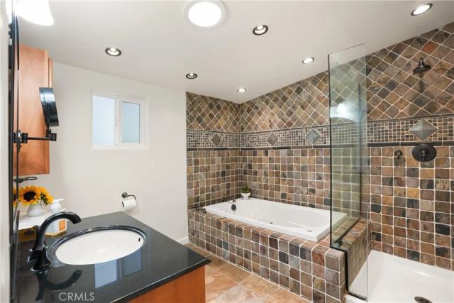 142 Liberty, Newport Beach, CA 92660