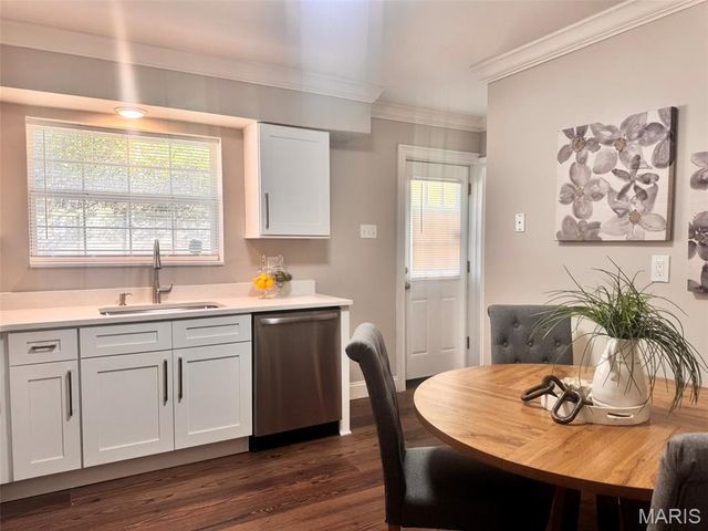 1500 Mendell Drive, University City, MO 63130