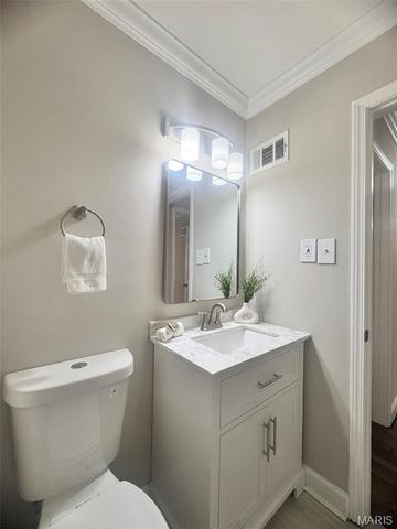 1500 Mendell Drive, University City, MO 63130