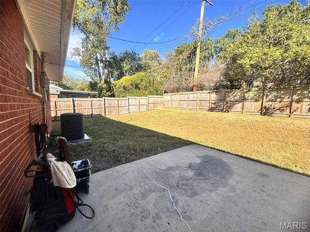 1500 Mendell Drive, University City, MO 63130