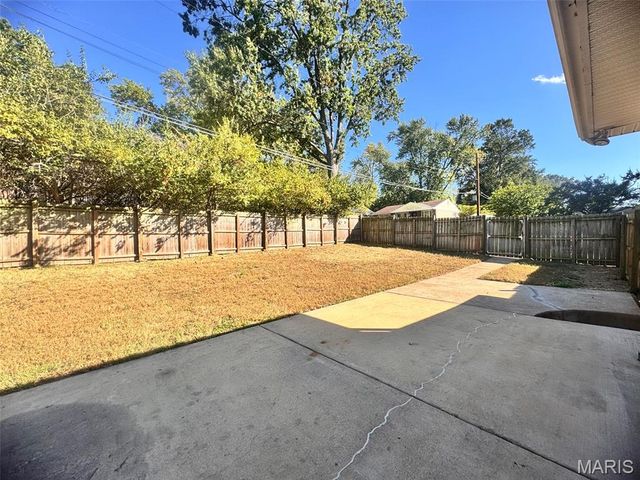 1500 Mendell Drive, University City, MO 63130