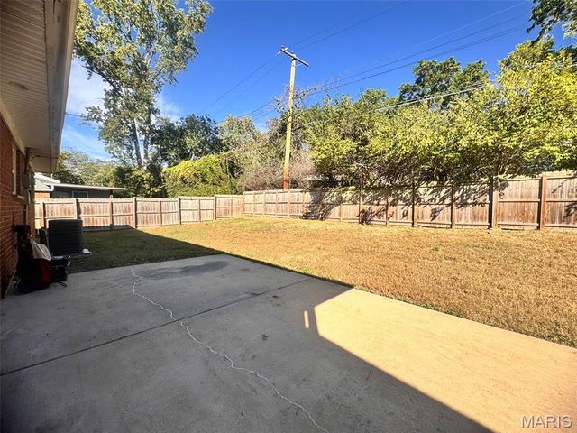 1500 Mendell Drive, University City, MO 63130