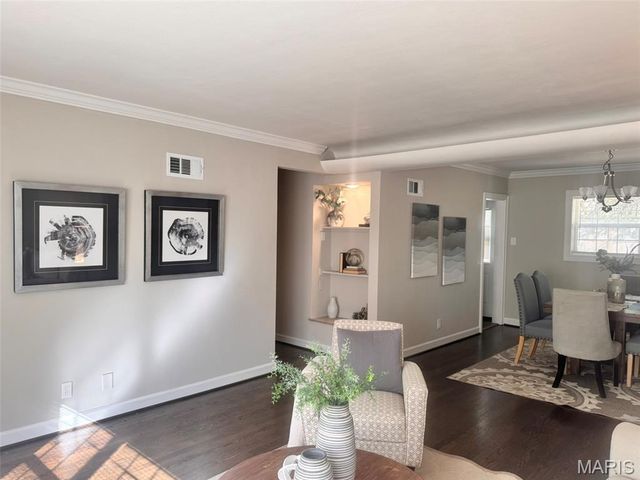 1500 Mendell Drive, University City, MO 63130