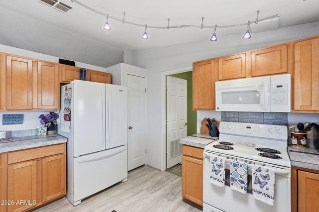 816 N RIDGEVIEW Place, Huachuca City, AZ 85616