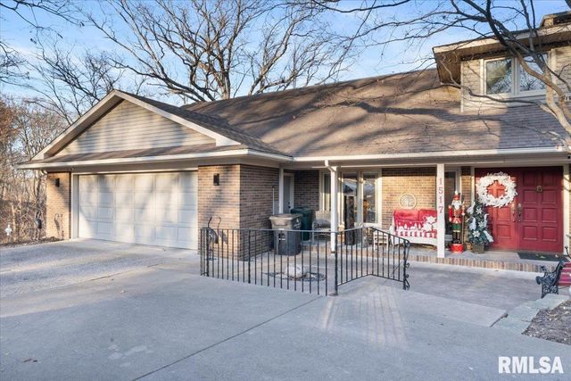 1517 INDIAN PARK Circle, Rock Island, IL 61201