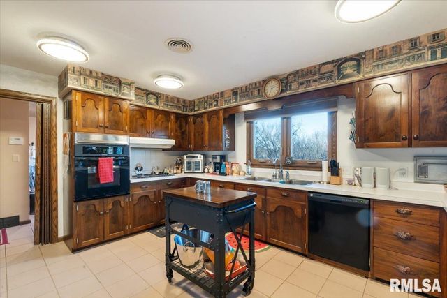 1517 INDIAN PARK Circle, Rock Island, IL 61201