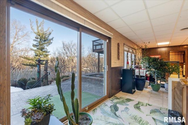 1517 INDIAN PARK Circle, Rock Island, IL 61201