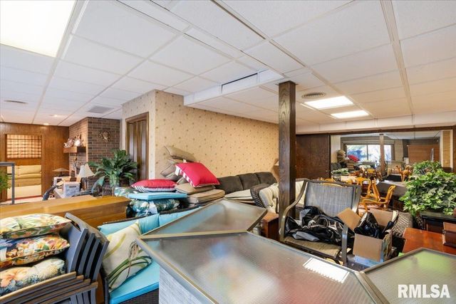 1517 INDIAN PARK Circle, Rock Island, IL 61201