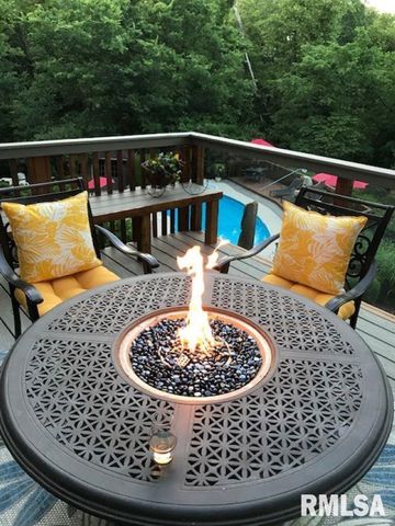 1517 INDIAN PARK Circle, Rock Island, IL 61201