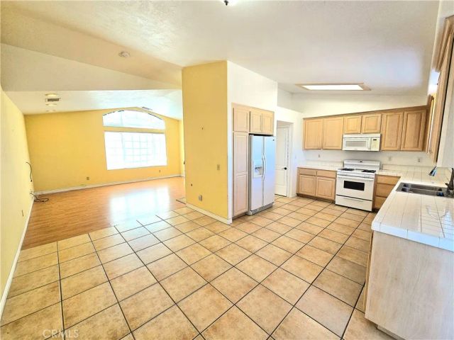 7187 Dalscote, Hesperia, CA 92345