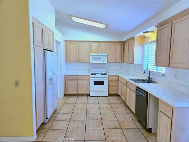 7187 Dalscote, Hesperia, CA 92345