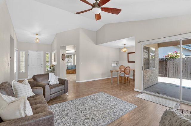 6417 Paseo Del Sol Way, Elk Grove, CA 95758