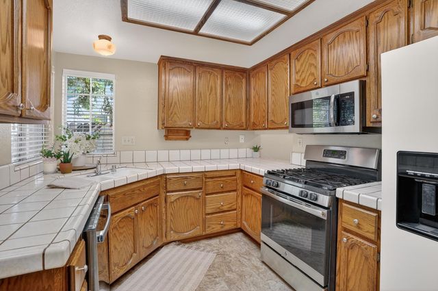 6417 Paseo Del Sol Way, Elk Grove, CA 95758