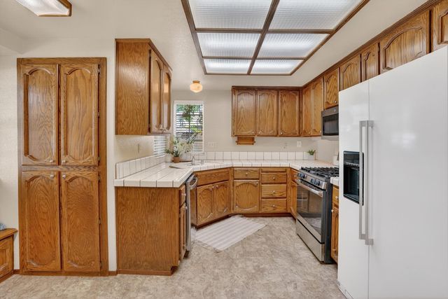 6417 Paseo Del Sol Way, Elk Grove, CA 95758