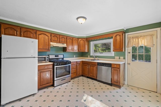 184 Pleasant St, Grafton, MA 01560