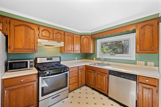184 Pleasant St, Grafton, MA 01560