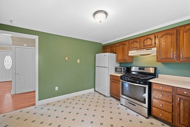 184 Pleasant St, Grafton, MA 01560