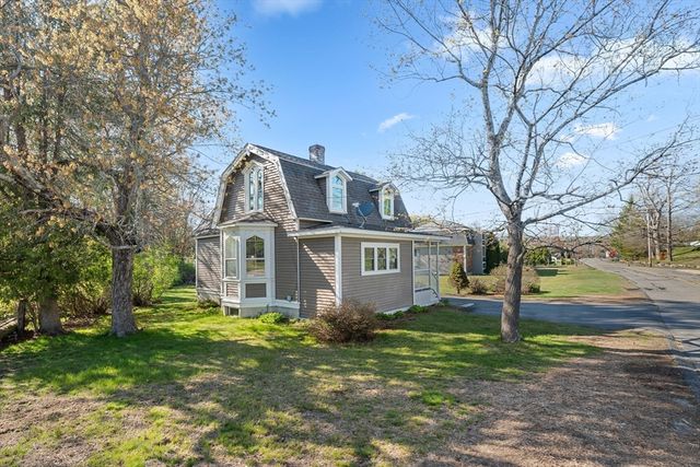 184 Pleasant St, Grafton, MA 01560