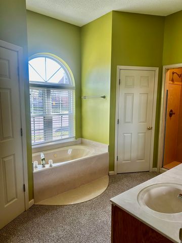 8412 BRIDGE CREEK DR, Memphis, TN 38016