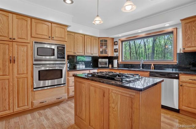 10467 Mcgregor Road, Pinckney, MI 48169