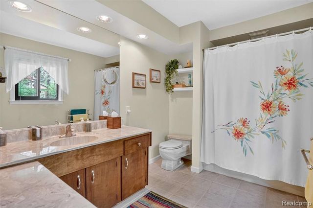 10467 Mcgregor Road, Pinckney, MI 48169