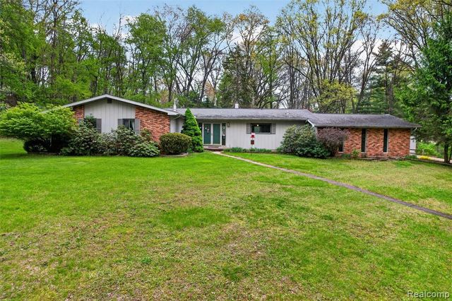 10467 Mcgregor Road, Pinckney, MI 48169