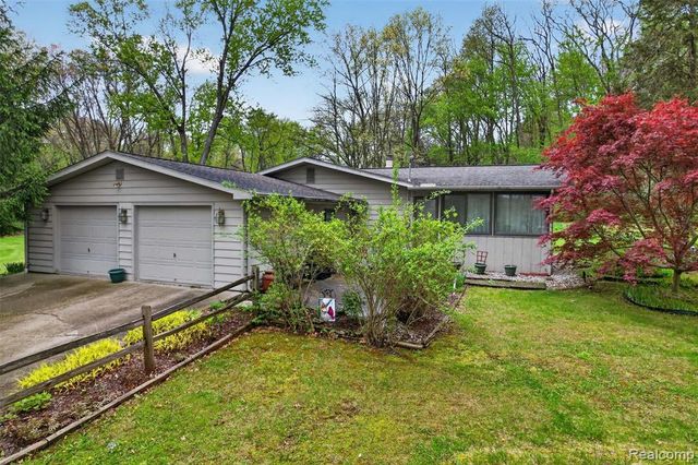 10467 Mcgregor Road, Pinckney, MI 48169